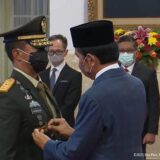 Jenderal Andika Perkasa resmi dilantik Presiden Joko Widodo sebagai Panglima TNI di Istana Negara Jakarta Pusat, Rabu, 17 November 2021.